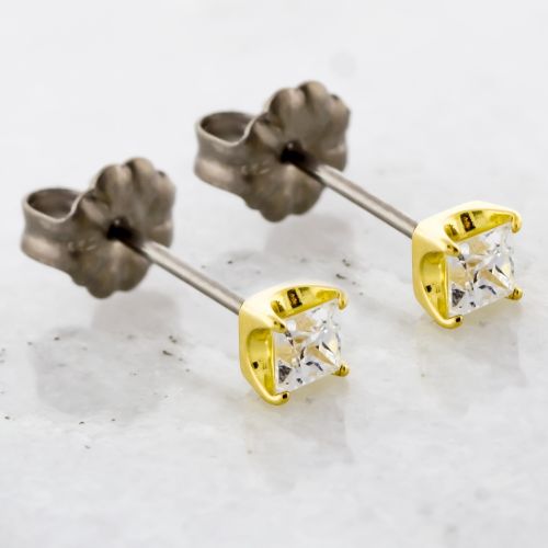 TITANIUM EARRING STUD WITH 18KT YELLOW GOLD PRINCESS CUT END