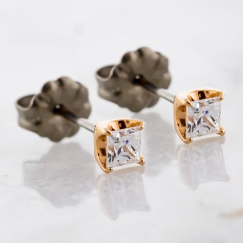 TITANIUM EARRING STUD WITH 18KT ROSE GOLD PRINCESS CUT END