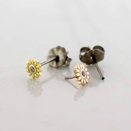 Titanium Threadless Earring Stud With 14kt Sunflower CZ Ends