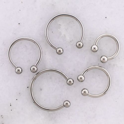 Steel Internally Threaded Horseshoes - 16G w/ Balls