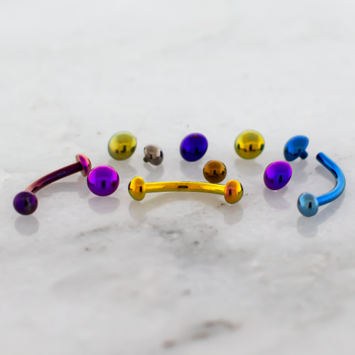 16G INTERNALLY THREADED TITANIUM CURVE W/ DOMES